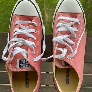 light pink low top converse